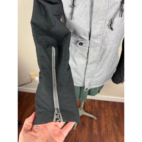 Volcom ski Jacket women’s size medium - Picture 7 of 8